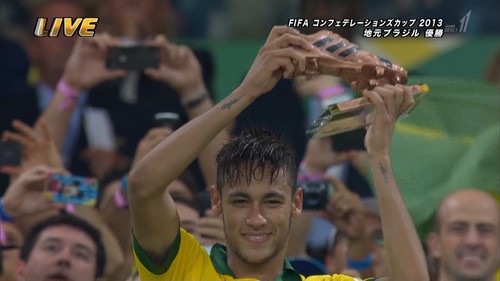 20130630_Neymar_Bronzefoot.jpg